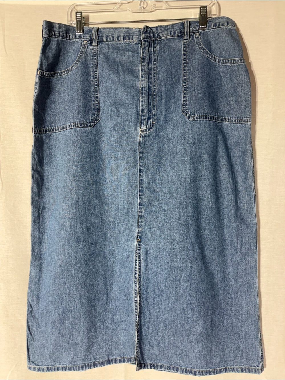 Vintage Gloria Vanderbilt Light Blue Denim Skirt with Red Label. size 18